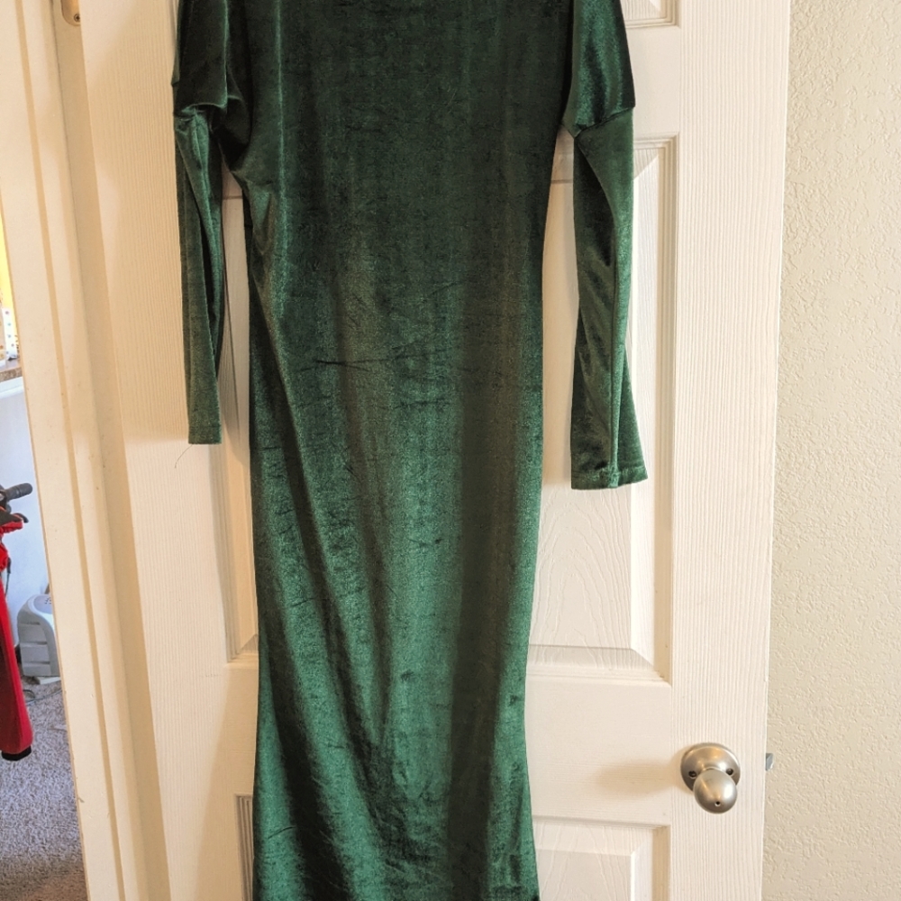 Long sleep, ankle length fitted green velvet dress